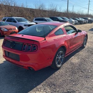 FORD MUSTANG V6 - 8