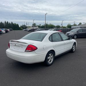 FORD TAURUS SE - 8