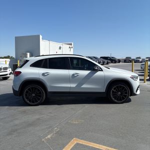 MERCEDES-BENZ GLA - 10