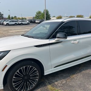 صورة 2 لـ 2025 Lincoln AVIATOR BLACK LABEL