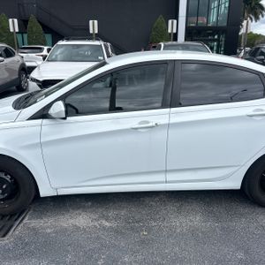 HYUNDAI ACCENT SE - 4