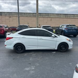 HYUNDAI ACCENT SE - 10