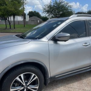 صورة 2 لـ 2017 Nissan ROGUE SL