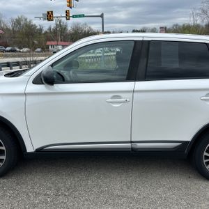 MITSUBISHI OUTLANDER ES - 4