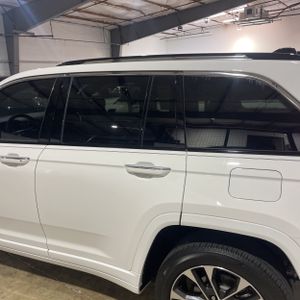 صورة 6 لـ 2023 JEEP GRAND CHEROKEE OVERLAND