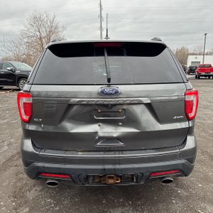 FORD EXPLORER XLT - 7