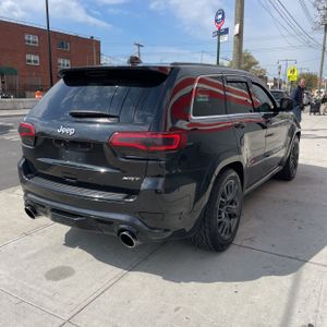 JEEP GRAND CHEROKEE SRT - 8