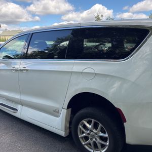صورة 6 لـ 2022 Chrysler VOYAGER LX
