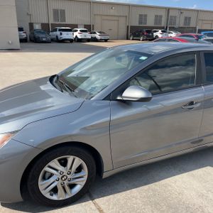 صورة 2 لـ 2019 Hyundai ELANTRA SEL
