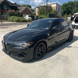 صورة 1 لـ 2021 ALFA Romeo GIULIA QUADRIFOGLIO RWD