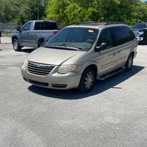 CHRYSLER TOWN AND COUNTRY TOURING - 1