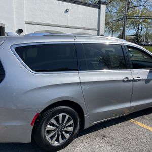 CHRYSLER PACIFICA HYBRID TOURING L - 9