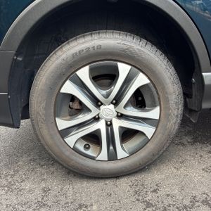 2018 Toyota RAV4 LE — фото 19