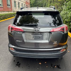 صورة 7 لـ 2017 Toyota RAV4 LE