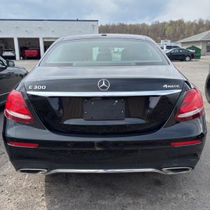 MERCEDES-BENZ E-CLASS - 5