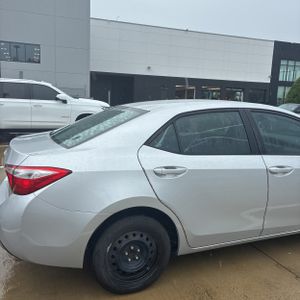 2015 Toyota COROLLA LE photo 9