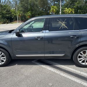 2020 KIA TELLURIDE LX photo 4