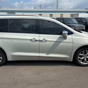 2017 Chrysler PACIFICA LIMITED — миниатюра 11