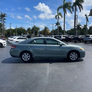 Toyota Camry Base - 10