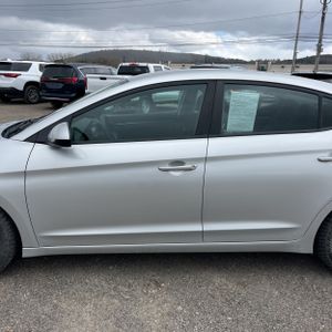 HYUNDAI ELANTRA SE - 4