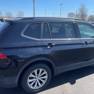 VOLKSWAGEN TIGUAN 2.0T S - 9