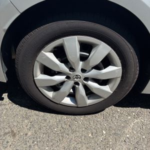 2021 Toyota COROLLA LE thumbnail 19