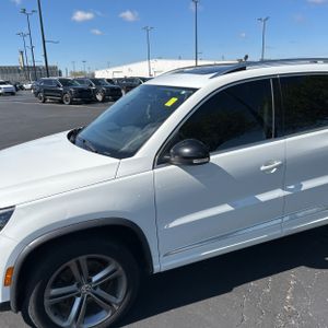 VOLKSWAGEN TIGUAN 2.0T SPORT 4MOTION - 2