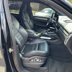 صورة 33 لـ 2020 Porsche CAYENNE TURBO