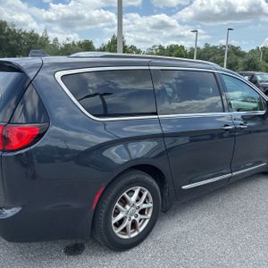 CHRYSLER PACIFICA TOURING L - 9