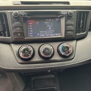 2017 Toyota RAV4 LE — фото 37
