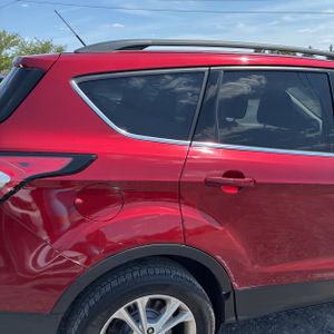 2017 FORD ESCAPE SE 照片 9