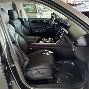 2025 Genesis GV80 2.5T STANDARD — фото 31