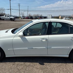 MERCEDES-BENZ E-CLASS - 4