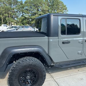 صورة 9 لـ 2023 JEEP GLADIATOR SPORT