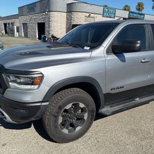 2019 RAM 1500 REBEL 照片 2