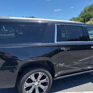 CHEVROLET SUBURBAN - 9