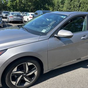 2023 Hyundai ELANTRA LIMITED 照片 2