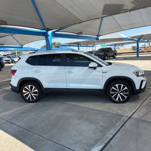 صورة 10 لـ 2024 Volkswagen TAOS SE