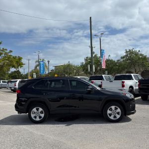 Toyota RAV4 XLE - 10