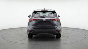 2025 Toyota HIGHLANDER LE photo 6