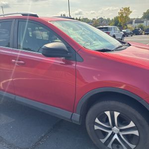 صورة 13 لـ 2016 Toyota RAV4 LE