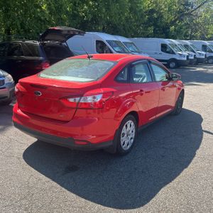 FORD FOCUS SE - 8