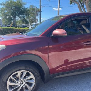 HYUNDAI TUCSON SE - 2