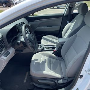 صورة مصغرة 32 لـ 2017 Hyundai ELANTRA SE
