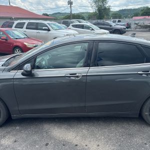 FORD FUSION SE - 4
