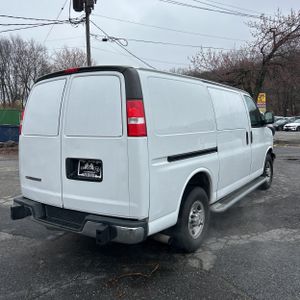 CHEVROLET EXPRESS 2500 - 8