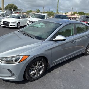 HYUNDAI ELANTRA SE - 2