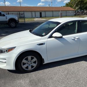 KIA OPTIMA LX - 2