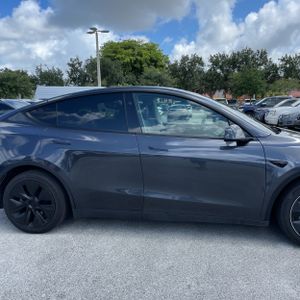 TESLA MODEL Y LONG RANGE - 10