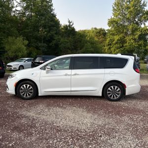 صورة 3 لـ 2022 Chrysler PACIFICA LIMITED